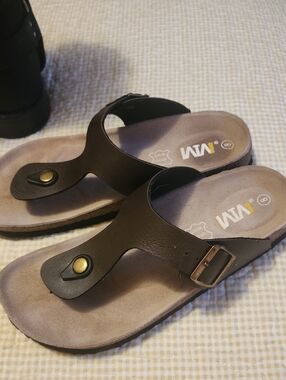Brown VIVA Leather Thong Sandals